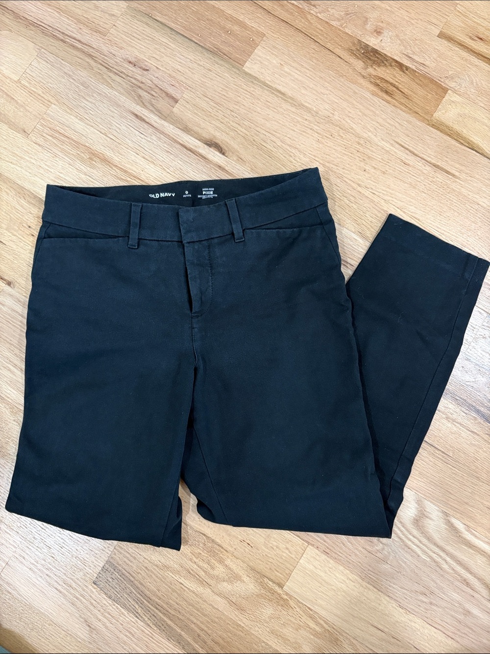 Old Navy High Rise Pixie Straight Leg Pants - black